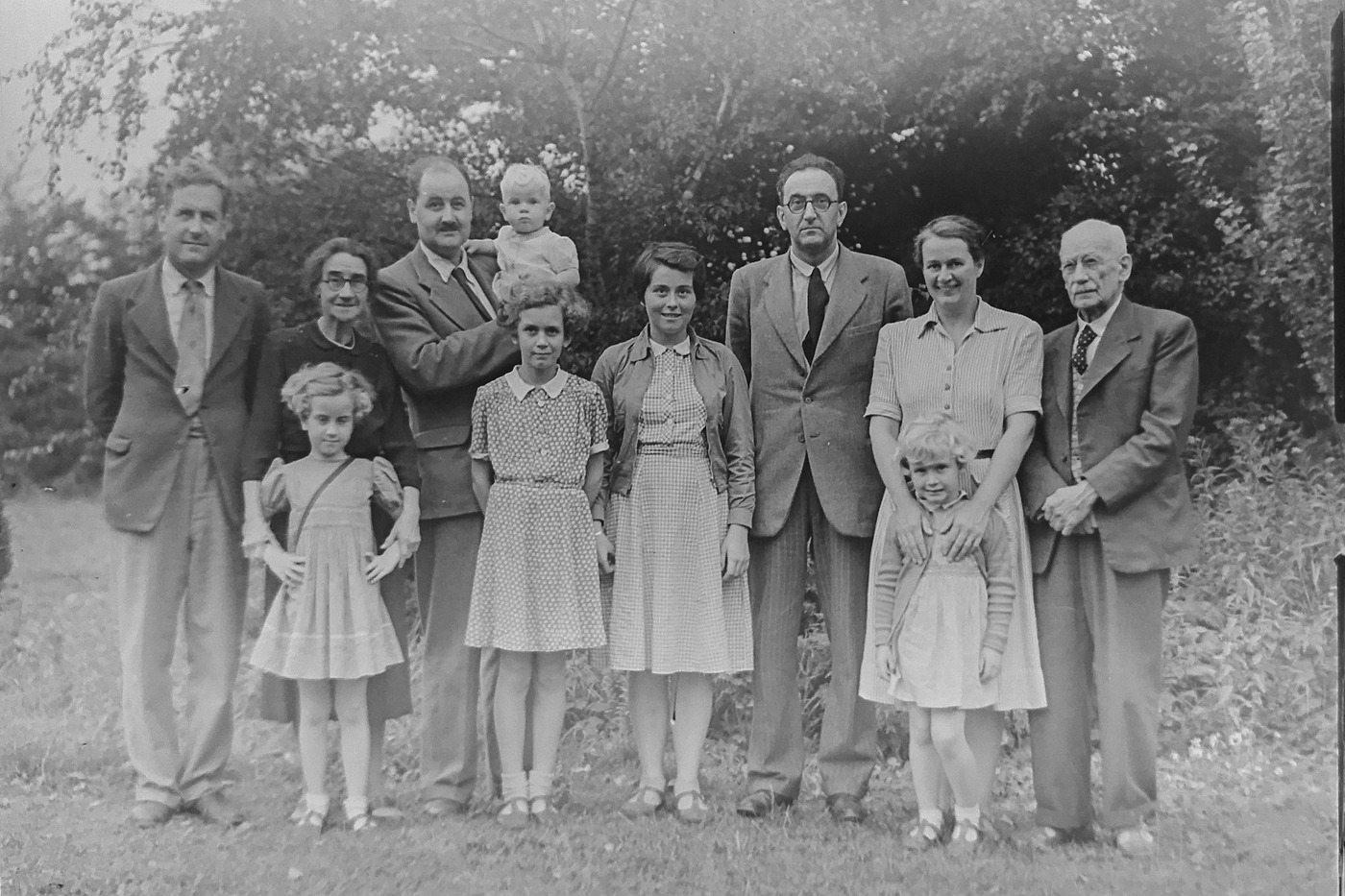 Сімейний фотоархів: оцифрування, підписи й резервні копії без втрати історії